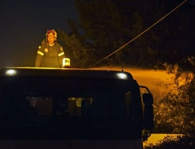 Καταγγελία αστυνομικού: «Έφταναν πυροσβεστικά από την Κινέττα στο Μάτι χωρίς νερό» (βίντεο)